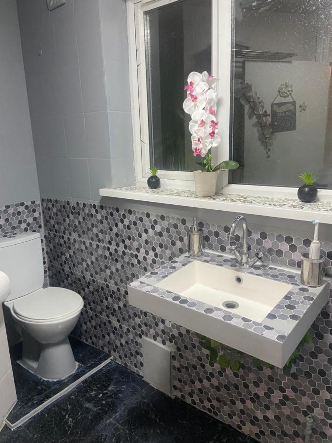 Da Giuseppe London Apartment Bagian luar foto