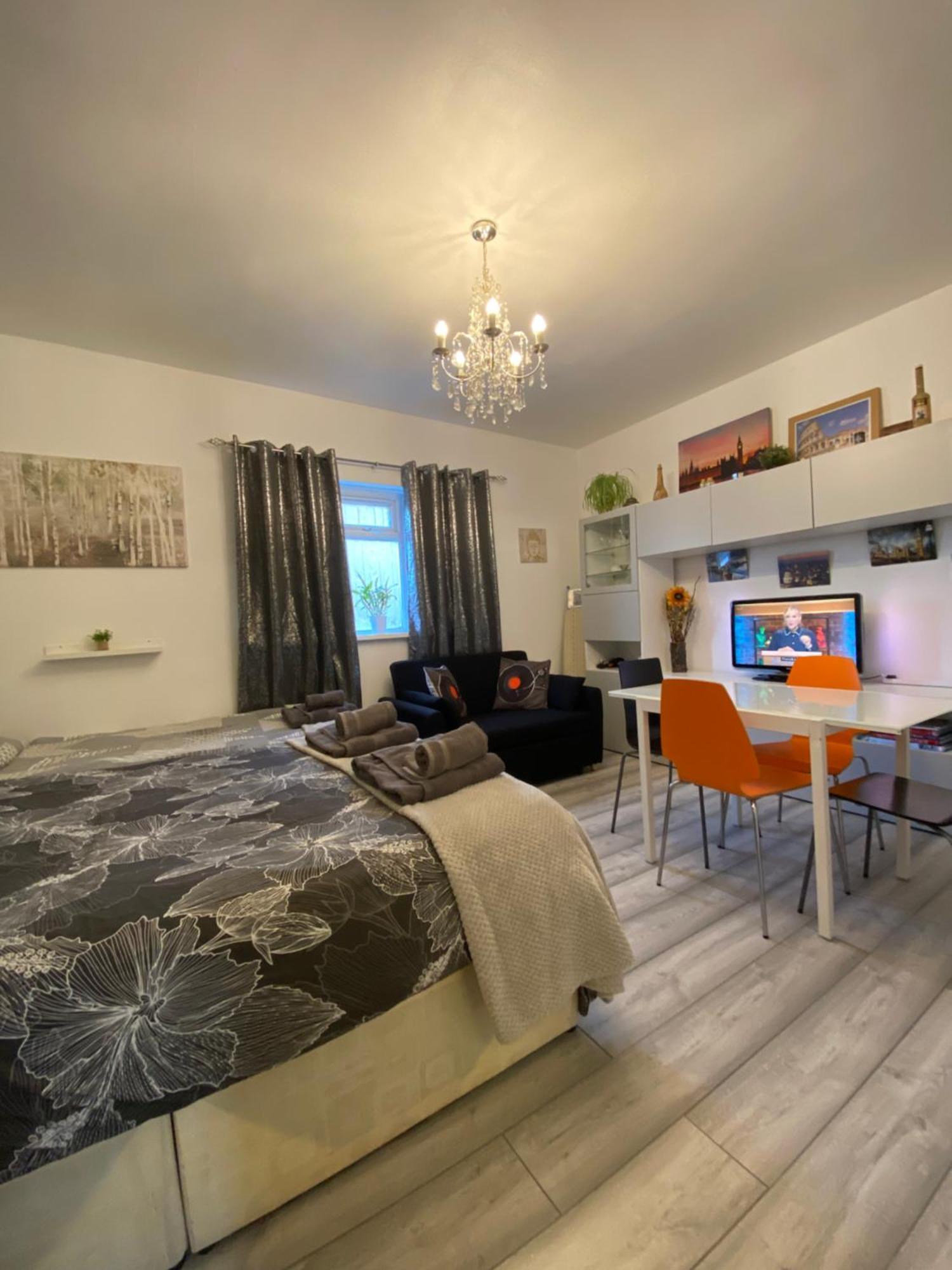 Da Giuseppe London Apartment Bagian luar foto