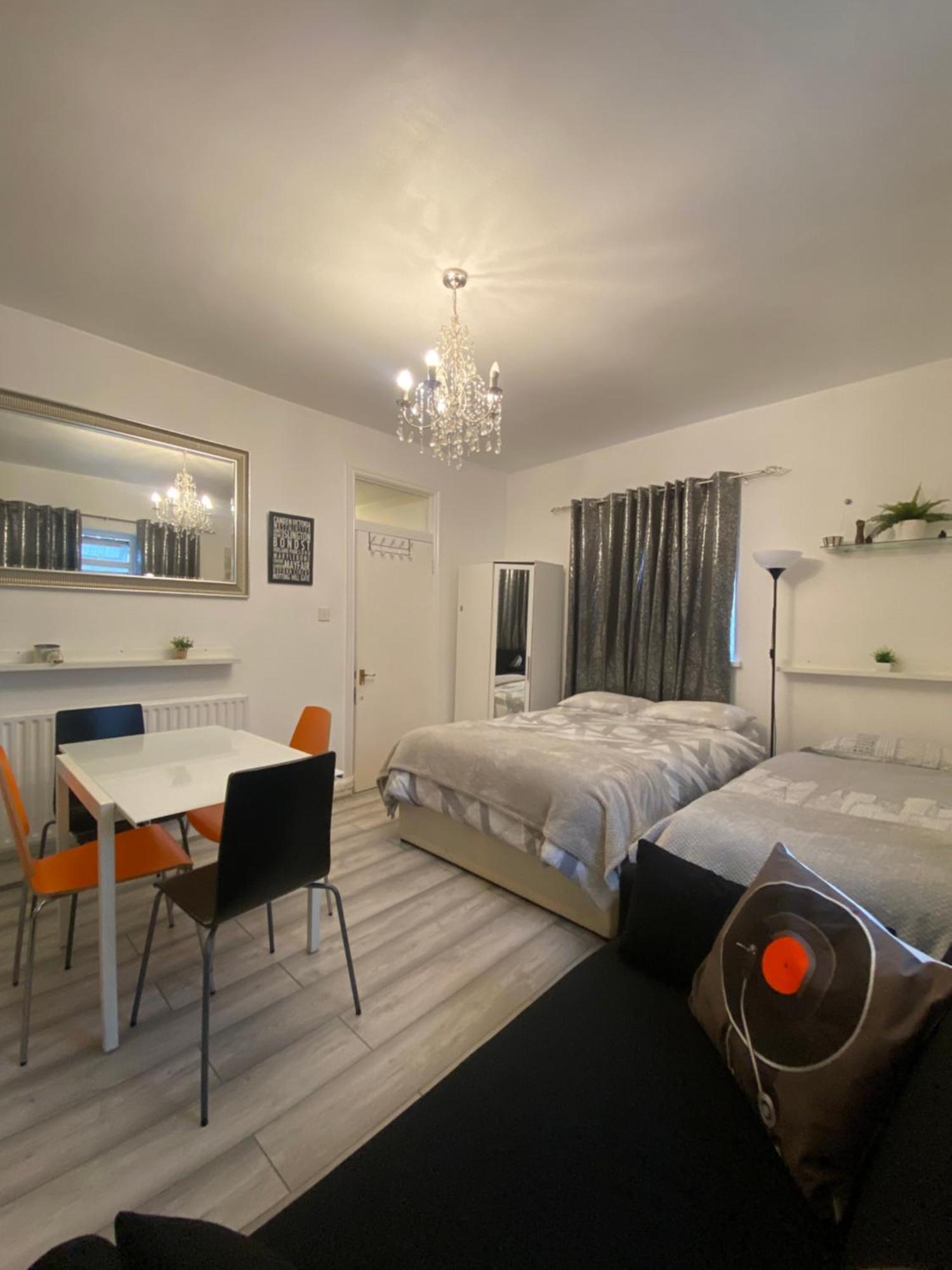 Da Giuseppe London Apartment Bagian luar foto