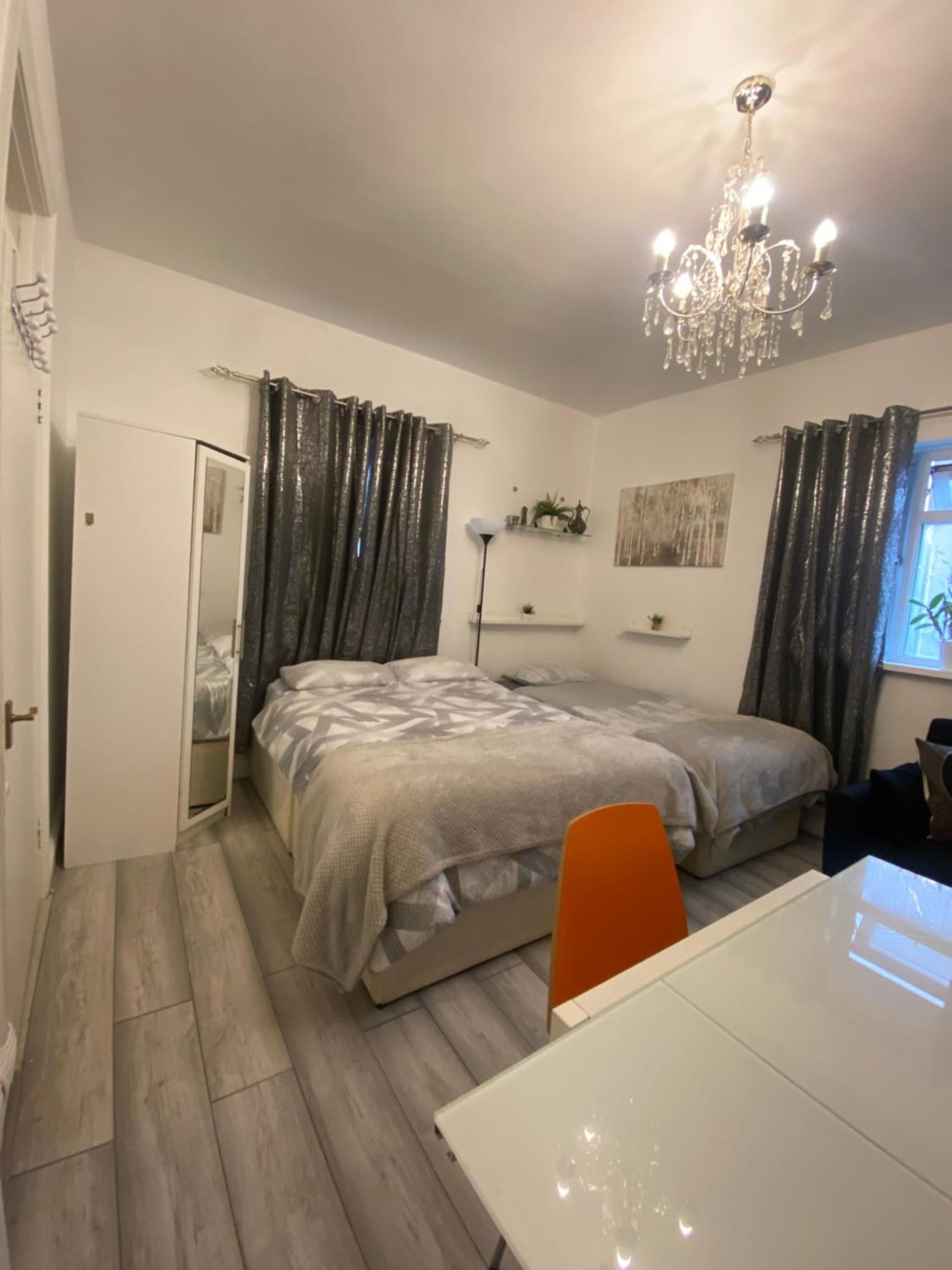 Da Giuseppe London Apartment Bagian luar foto